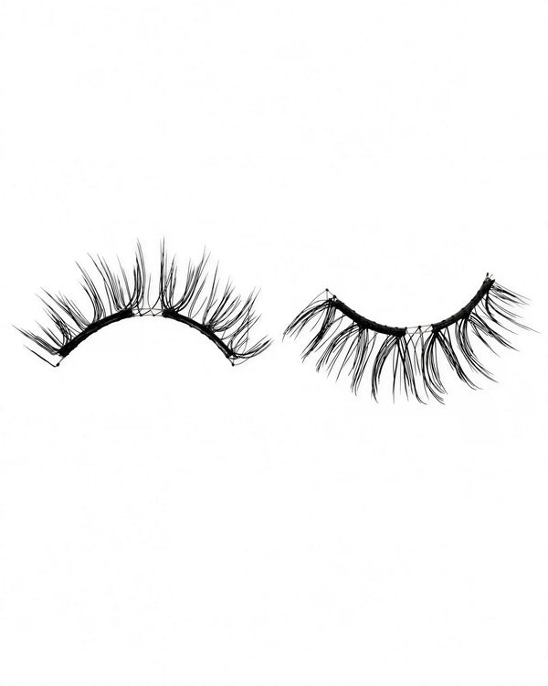Magnetic eyelashes set with two black curved lash strips, natural tapered shape