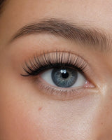 Magnetic volume false eyelashes on one eye, long curled black lashes